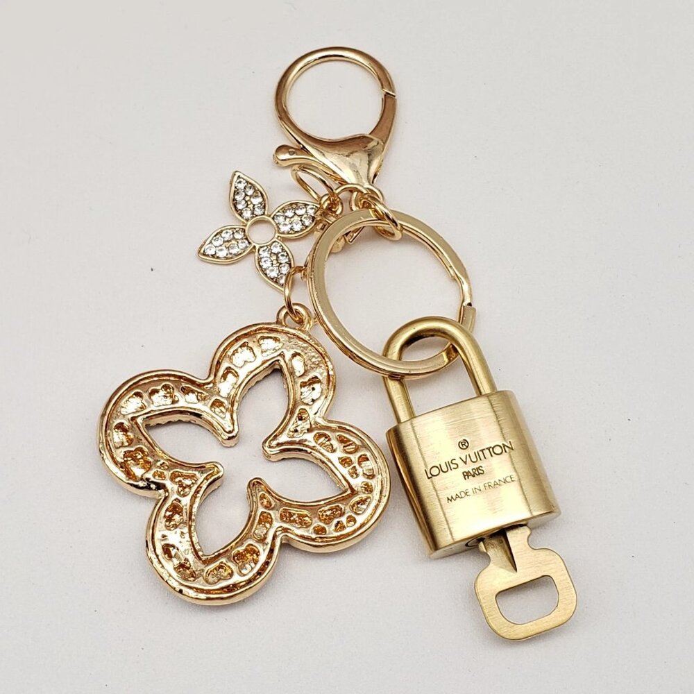Authentic Louis Vuitton GoldLock & Key with Unbranded Clover Flower Charm - Picture 6 of 10